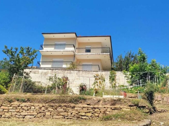 ΠΩΛΕΙΤΑΙ ΜΟΝΟΚΑΤΟΙΚΙΑ