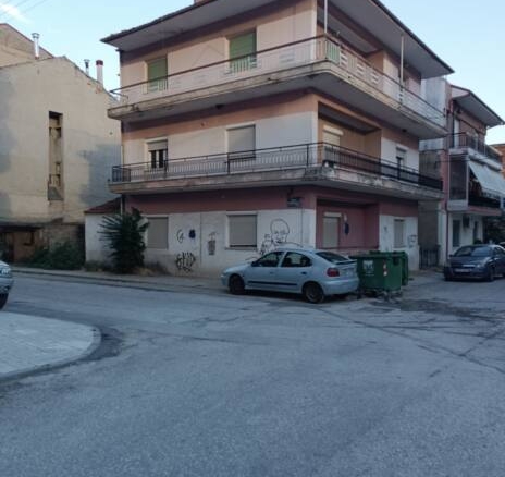 ΠΟΛΕΙΤΑΙ ΤΡΙΩΡΟΦΗ ΟΙΚΟΔΟΜΗ
